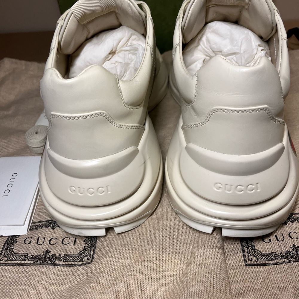 Gucci Cream Sneakers with Red and Green Accents - Picture 5 of 11